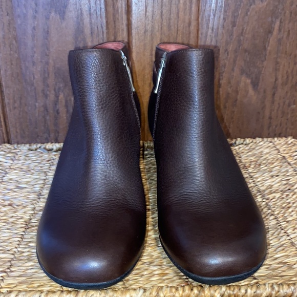 Dansko Perry Chocolate Waterproof Tumbled Ankle Boots New w/out Box! - Picture 2 of 15